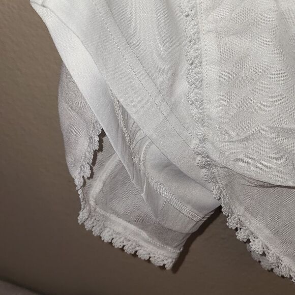 Doe & Rae Womens Layered flowered Hem Top with lining fun tie on back Large NWOT - Picture 2 of 4